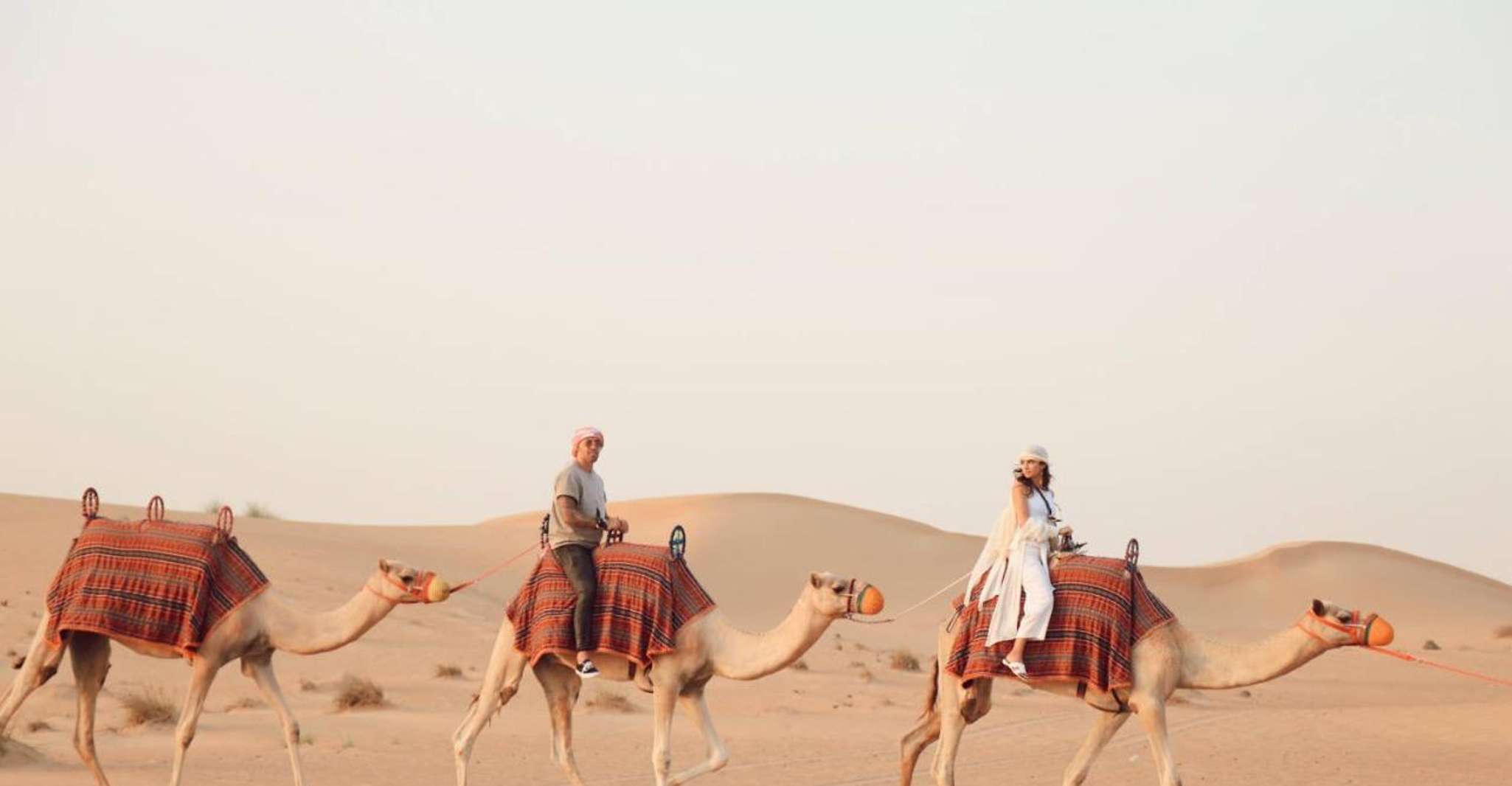 Dubai, Deset Ride, Camel Riding, Sandboard & Dîner Buffet - Hizvo