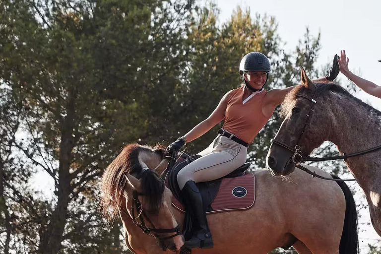 Equitazione, cibo tradizionale e viste panoramiche