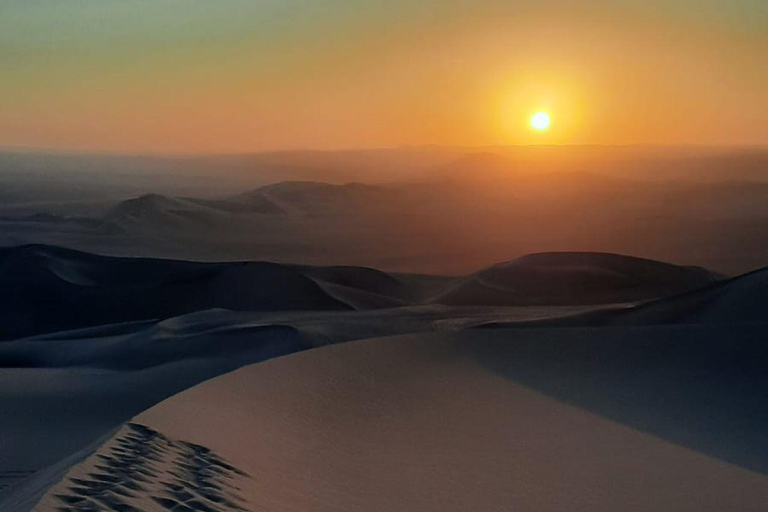 Lima: Sobrevuelo a las Lineas de Nasca - Sandbording buggy tour Huacachina