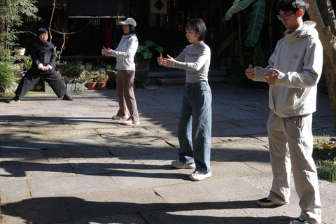 Hangzhou: Tai Chi Class and Ancient Streets Walking Tour