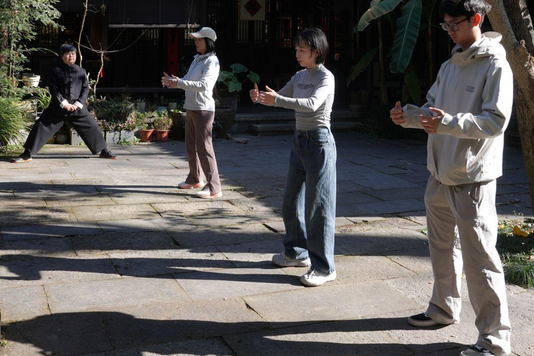 Hangzhou: Tai Chi Class and Ancient Streets Walking Tour