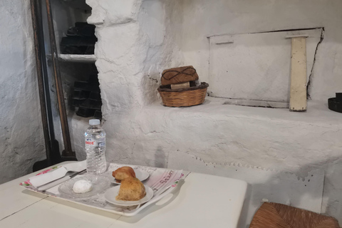 Mykonos: Town Highlights Walking Tour with Greek Bites