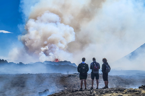 Reikiavik: caminata guiada de medio día por el volcán FagradalsfjallTour con recogida en la parada de autobús 12