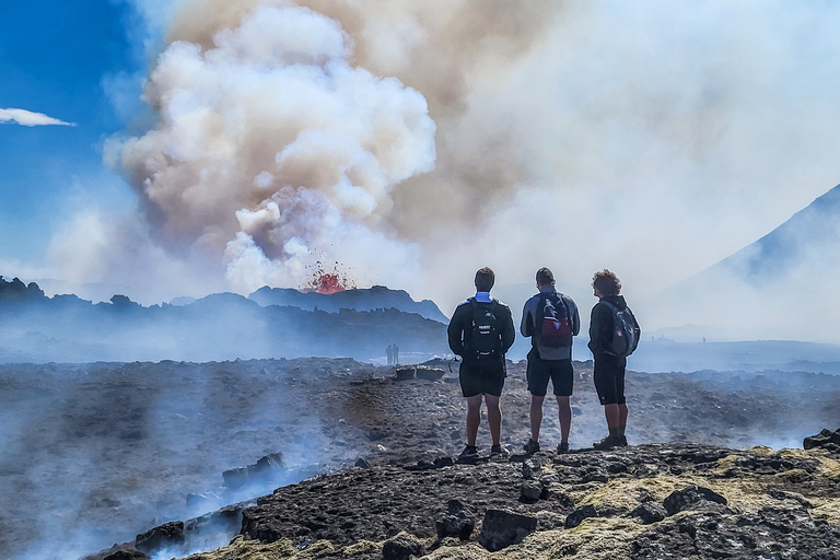 Reikiavik: caminata guiada de medio día por el volcán FagradalsfjallTour con recogida en la parada de autobús 12