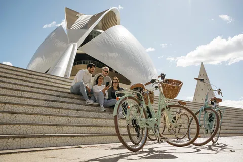 Valencia: Tapas tour + audio guide + bike all day
