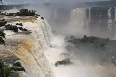 Privado - Descobre as Cataratas Brasileiras e Argentinas em 2 dias.
