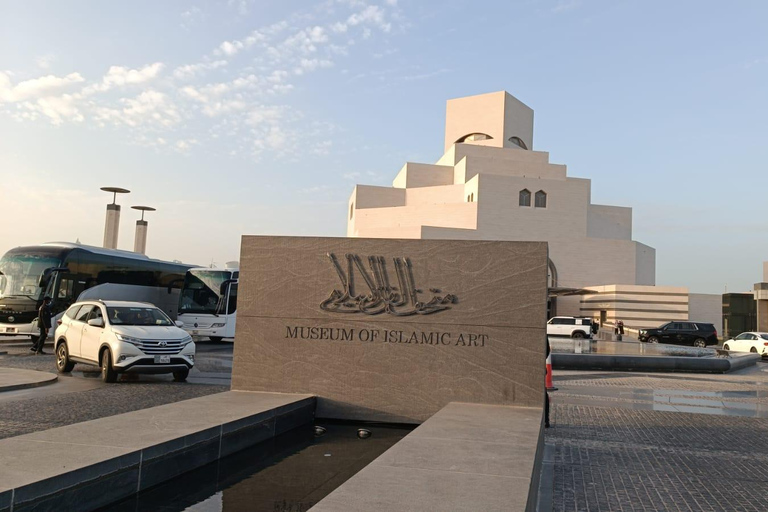 Tour pelos destaques de Doha com guia de turismo que fala alemãoTour pelos pontos turísticos de Doha com guia de turismo que fala alemão