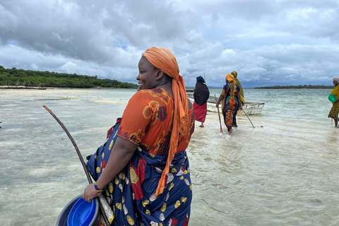 Lamu: Island Walking Tour and Dhow Cruise