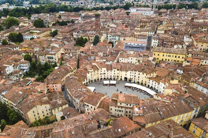 Lucca von/nach Pistoia: Mit dem Zug zu den Kunststädten der Toskana