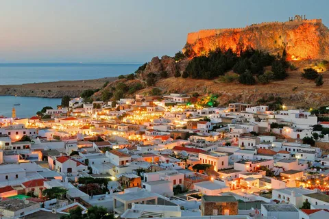 Escapade nocturne à Lindos : Explorer et dîner