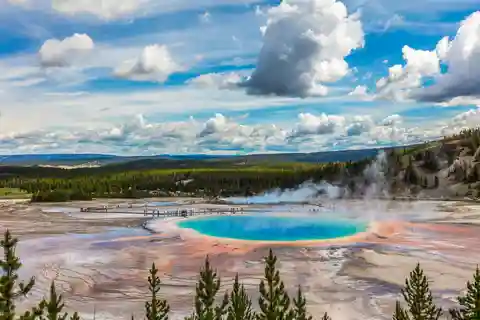 Las Vegas: to Salt Lake City 5-Day Yellowstone VIP Tour