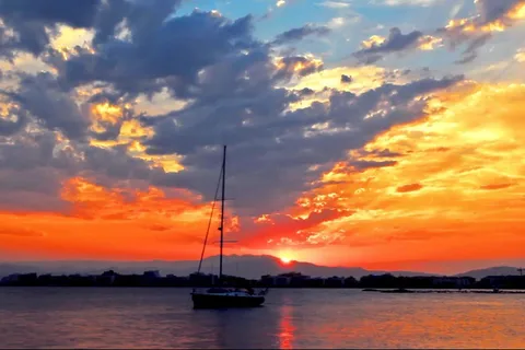 Coucher de soleil magique : vision sous-marine et cocktail dans le parc naturel