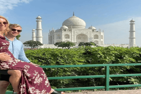 De Deli: Visita ao Taj Mahal e ao Forte de Agra de carro com guia de turismoCarro + Guia + Tickets de entrada