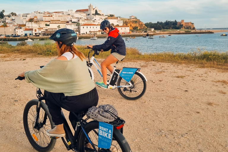 Ferragudo Dorf: Ein Elektrofahrrad mieten