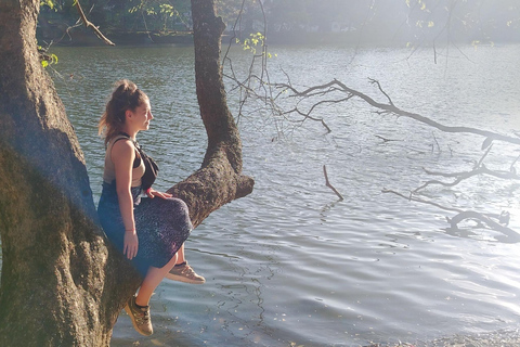 Kandy: Guided City Tour with Boat Ride & Tuk-Tuk Ride