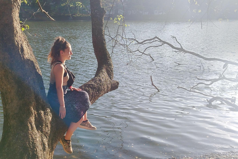 Kandy: Guided City Tour with Boat Ride & Tuk-Tuk Ride