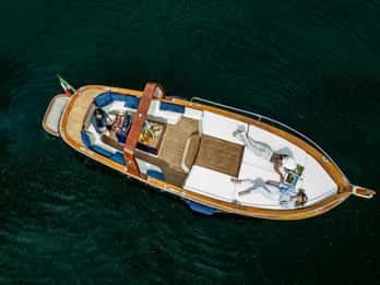 3 Hours Private Boat Tour on Como Lake Bellagio (Wood Boat)
