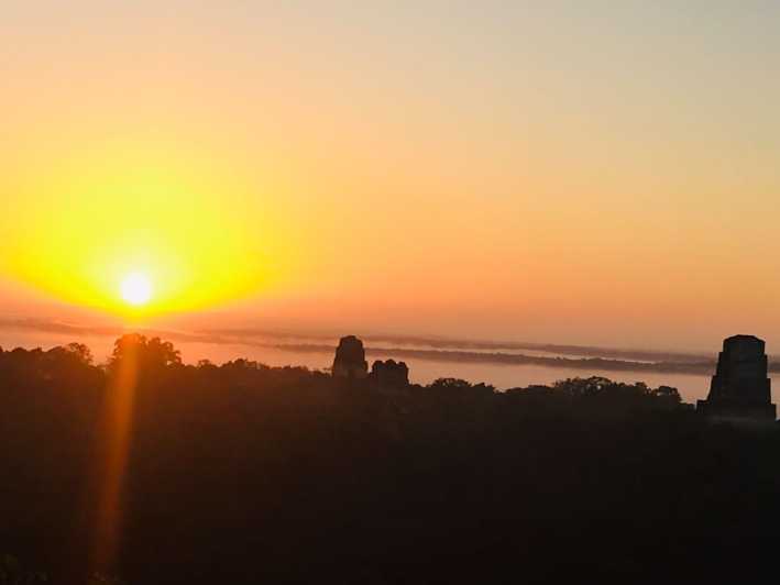 Tikal-zonsopgang vanaf Flores /Meer archeologische rondleiding /2 rondleidingen