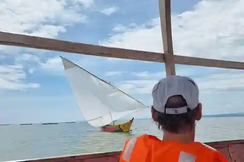 Giro in barca sul Lago Vittoria, osservazione degli uccelli e osservazione degli ippopotami.