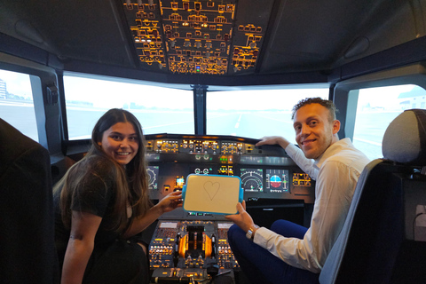 Flylounge: Ticket for a flying experience in an immersive flight simulator Flylounge: 60-minute immersive flight simulator ticket + 5-minute drone demo