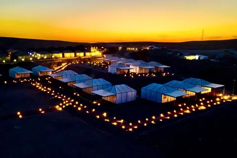 Von Marrakech aus: Agafay Wüstensafari mit Übernachtung und Abendessen
