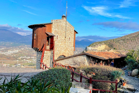 Tagestour zur Burg Petrela und Zip Line Albanien Abenteuer