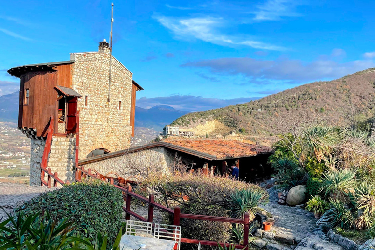 Tour di un giorno al Castello di Petrela e avventura con la Zip Line in Albania