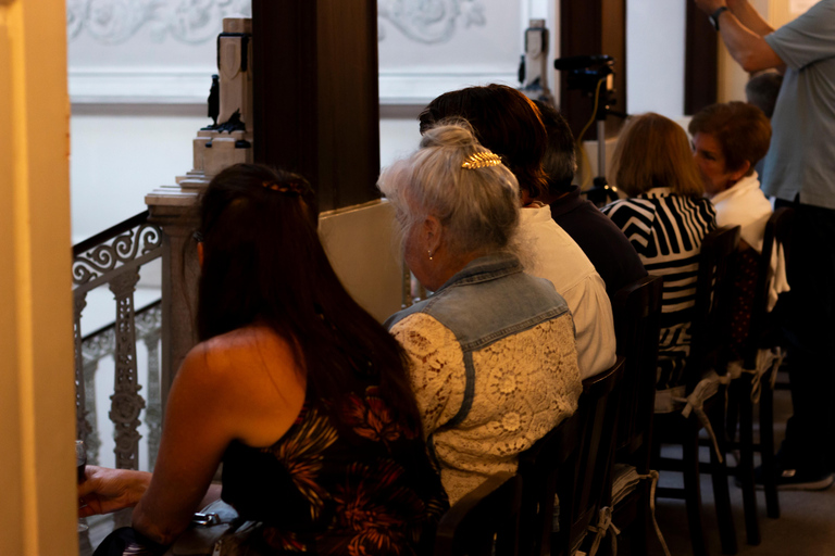 Porto: authentieke en traditionele studenten- en serenade-fadoPorto: Unieke studenten en serenade Fado van Coimbra Show