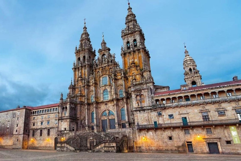 From Lisbon: Santiago de Compostela Day Trip with Fatima