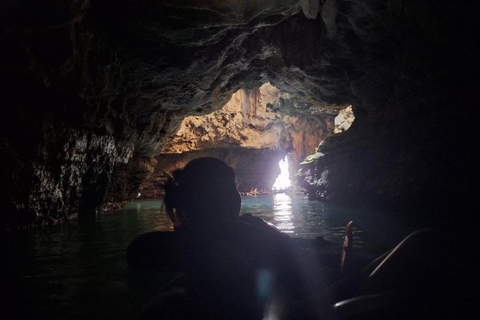 Yogyakarta : Explorez la grotte de Pindul, la rivière Oyo et la plage de Timang