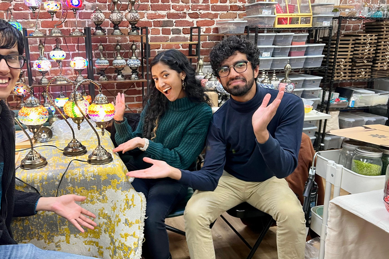 San Jose: laboratorio di lampade a mosaico turcheSan Jose: Laboratorio di lampade a mosaico turche