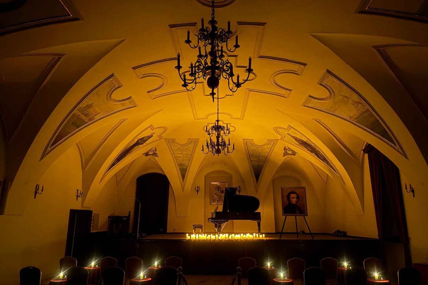 Krakow: Piano Trio Chopin & Friends Concert VIP with Wine