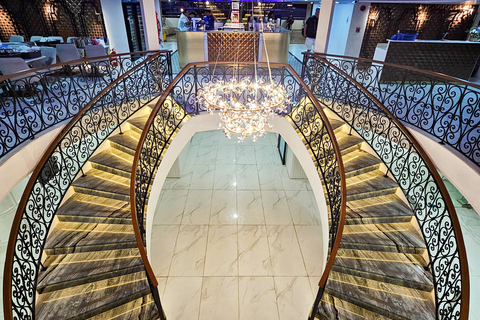 Bangkok: Noah 6 Stars Luxury Chaophraya River Dinner Cruise Departure From Iconsiam at 19:45h