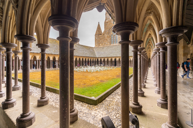 Z Paryża: Mont Saint Michel - jednodniowa wycieczka z przewodnikiemZ Paryża: jednodniowa wycieczka na Mont Saint Michel z przewodnikiem