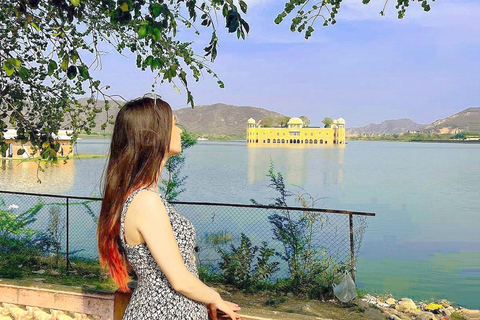 Jaipur: Instagram Spot Tour with a Photographer and Guide Tour by Tuk-Tuk with Driver Only