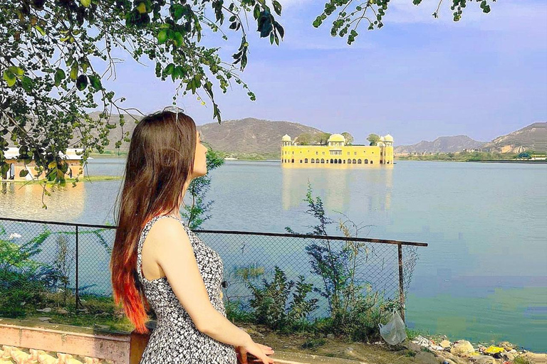 Jaipur: Instagram Spot Tour with a Photographer and Guide Tour by Car and Driver with a Guide