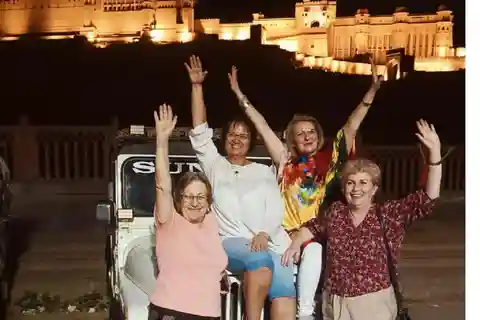 Jaipur : Visite nocturne de la ville rose et de l'ambre en jeep ouverte