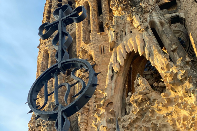 Barcelona: Sagrada Familia Guided Tour with Express Entry Tour with Express Entry