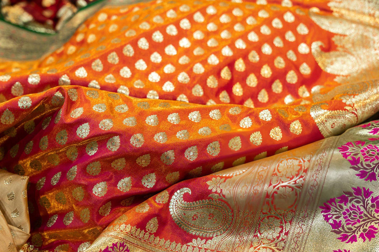 Exploring Varanasi Markets: Guided Tour with Local Guide