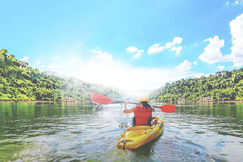 Puerto Iguazú: Aguaray Kayaking and Trekking Day Trip