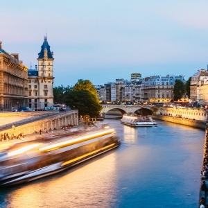 Paris: Night River Cruise On The Seine With Waffle Tasting