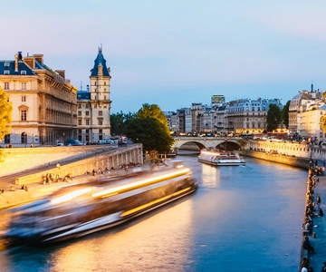Paris: Night River Cruise On The Seine With Waffle Tasting
