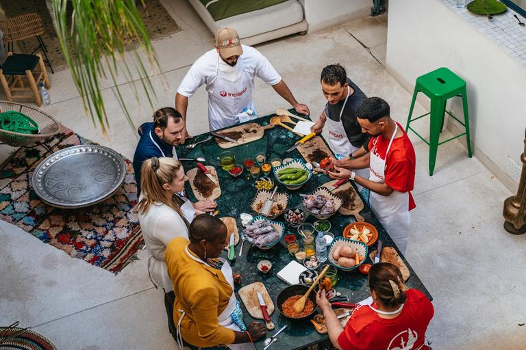 Clase de cocina de tajín de Marrakech con un lugareñoClase de cocina en grupo