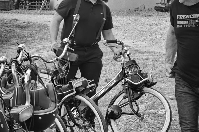 Carcassonne: Solex ride with guide and wine tasting Carcassonne: Solex tour with guide and wine tasting