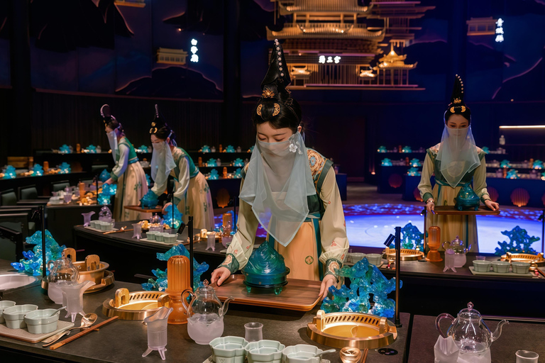 Chengdu: Immersive Hot Pot Meal Show with Hanfu Rental Regular Seat Dinner+Costume+Makeup（to book 3days in advance）