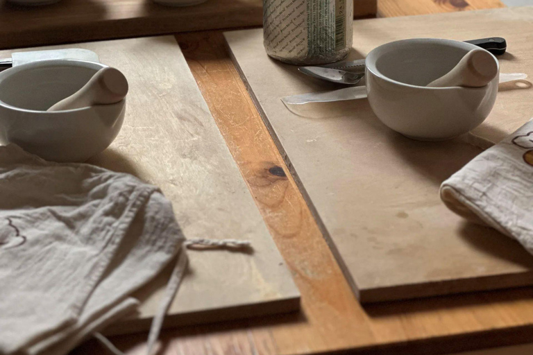 Genoa: Pesto and Focaccia Cooking Class with Prosecco