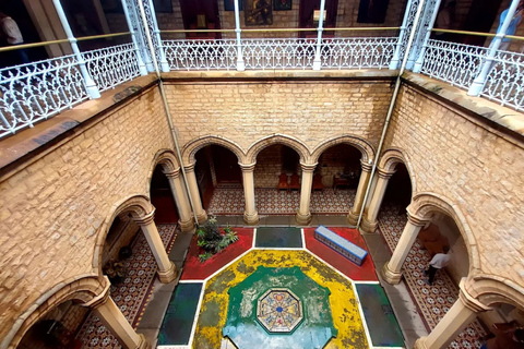 Wycieczka z przewodnikiem po pałacu w Bangalore z biletem wstępuWycieczka z przewodnikiem po pałacu w Bangalore wraz z biletem wstępu