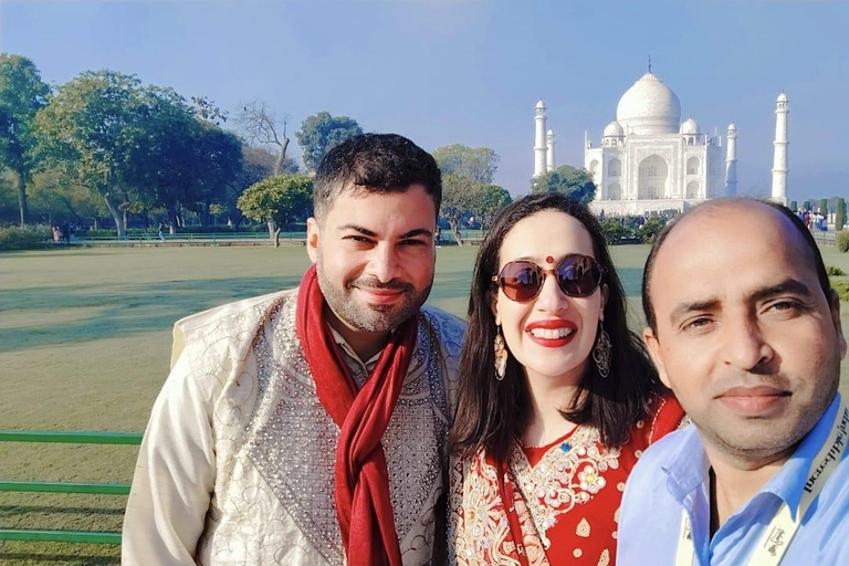 Vanuit Delhi: Overnachting Taj Mahal &amp; Agra stadsrondleiding per auto