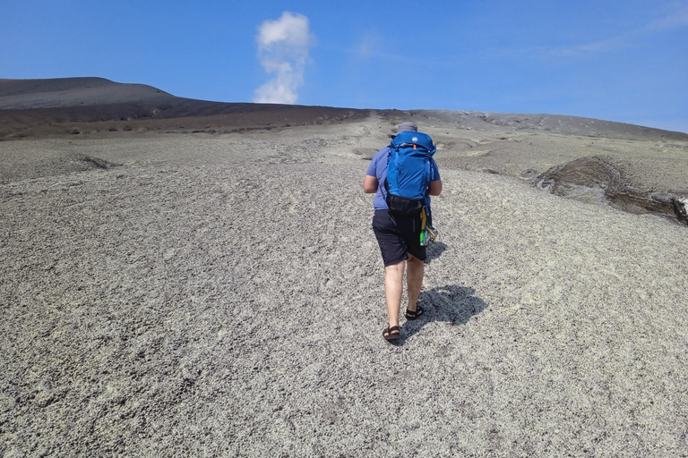 Krakatoa Vulkan Ein-Tages-Tour von JakartaKrakatoa Ein-Tages-Tour von Jakarta aus