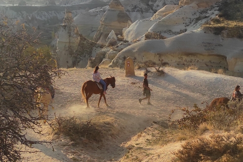 Paardrijden bij zonsondergang in Cappadocië : tour van 2 uur